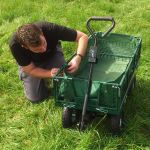 Reading-Festival-2012_0002_Dom-preparing-for-a-spot-of-festival-gardening.jpg